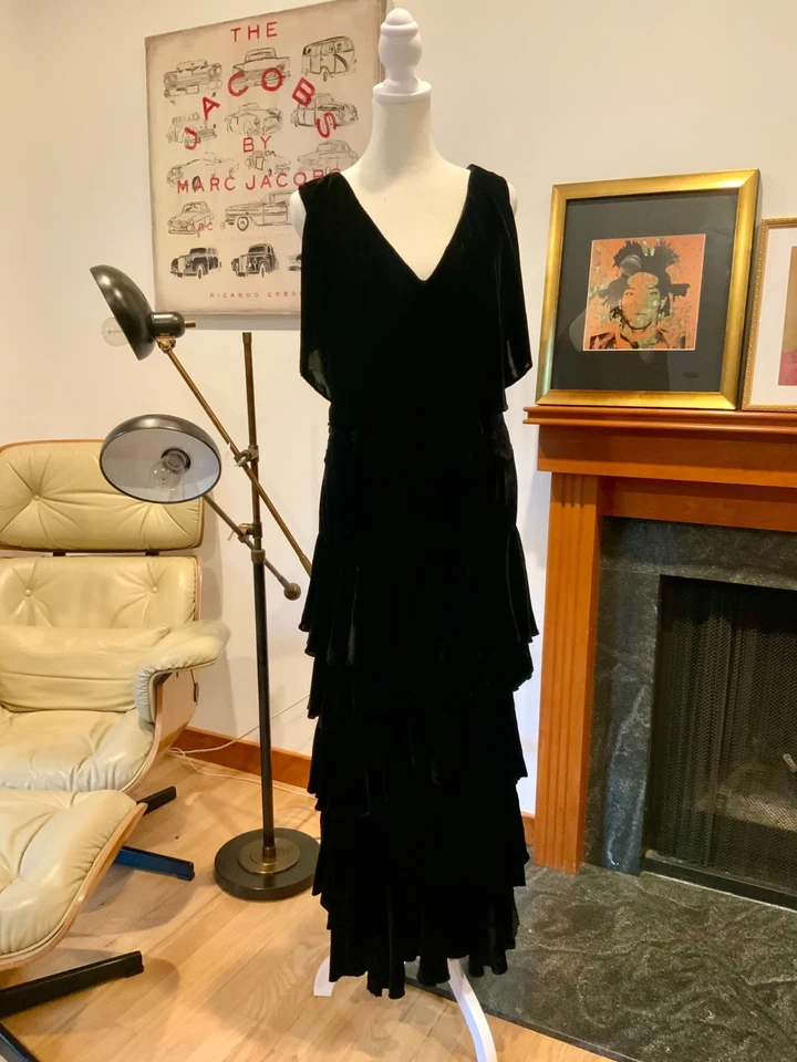 Antiguo vestido de terciopelo negro de la década de 1930 - volantes sesgados en capas - glamour de Hollywood antiguo Foto 2 de 4