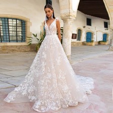 A-line Tulle Appliques Lace Wedding Dress V-neck Sleeveless Backless Bridal Gown