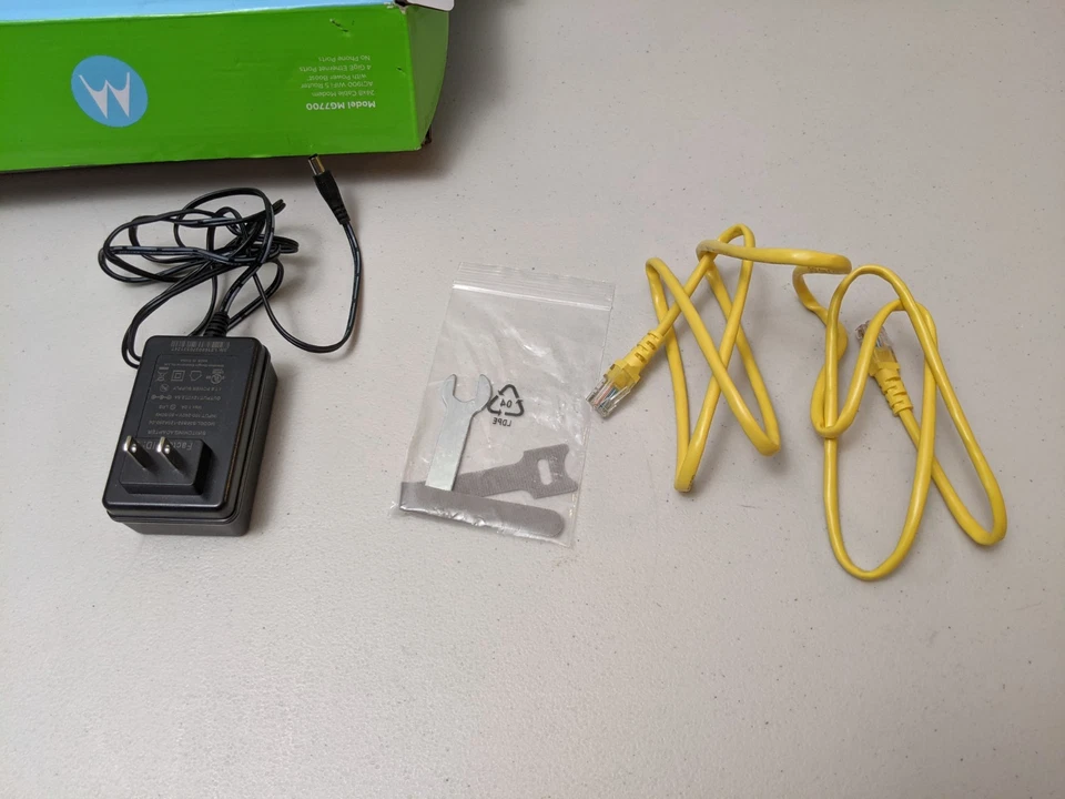 Motorola 24x8 Cable Modem plus AC1900 WiFi Router Model MG7700 New Open Box - Image 4 of 4