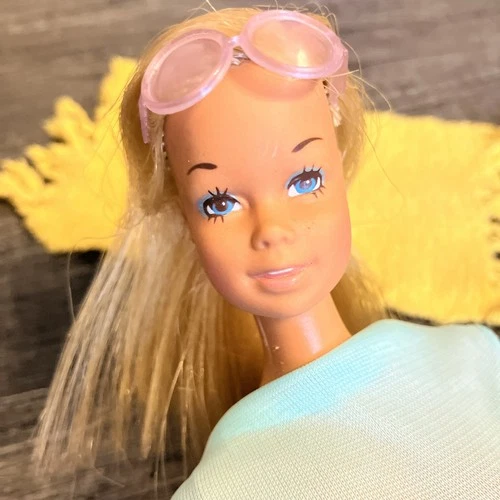 Vintage 1067 Sun Set Malibu Barbie Doll w Original Swimsuit & Accessories 1971