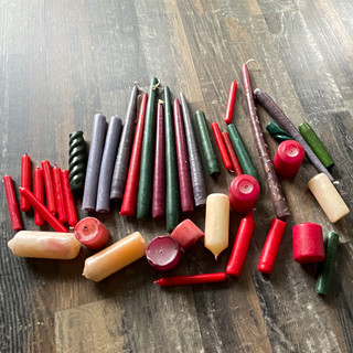 Kerzen Set Stabkerzen/Spitzkerzen aus Wachs mehrfarbiges Konvolut Ca 2 kg