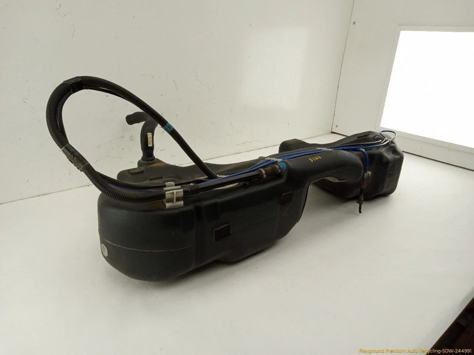 BMW 330xi E46 SEDAN Fuel Gas Storage Reservoir Tank Fits 2001-2005 01 02 03 04 - Image 3 of 4