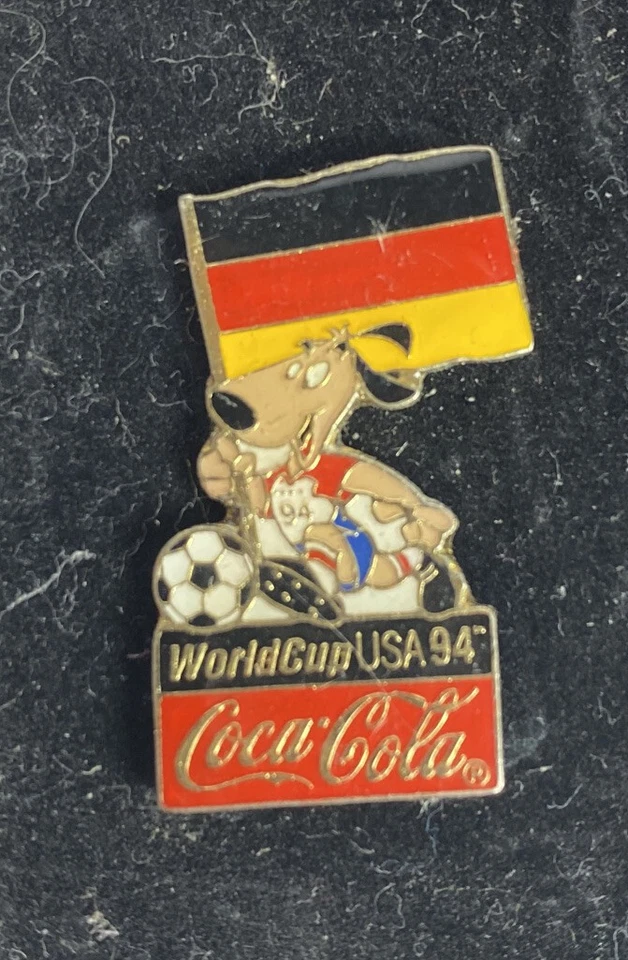 M520 Five Coca Cola Worldcup USA 94 Striker Mascot Soccer Pin's In VGC - image 4 of 4