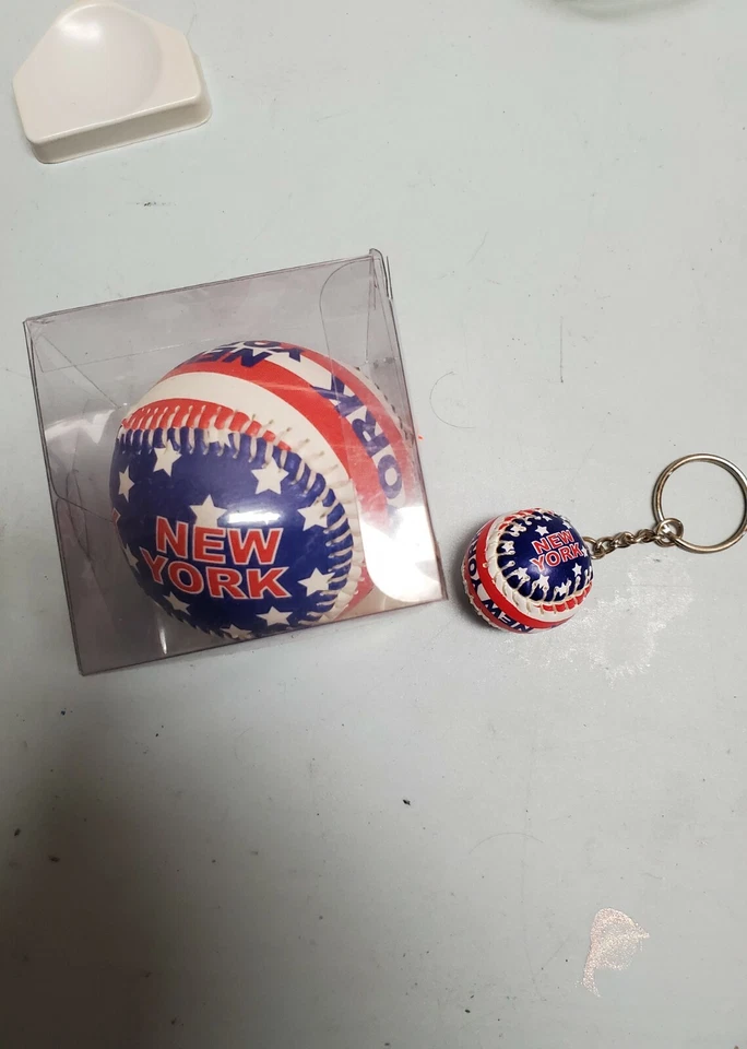 New York baseball ball +Keychain RARE COLLECTORS SOUVENIRS... - Image 2 of 4