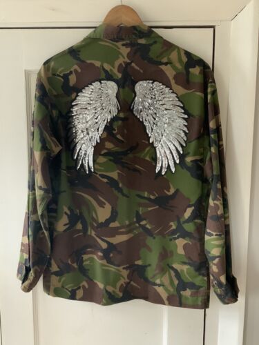 Custom Vintage British Army Camouflaged Jacket With Angel Wings Size M - Afbeelding 1 van 10