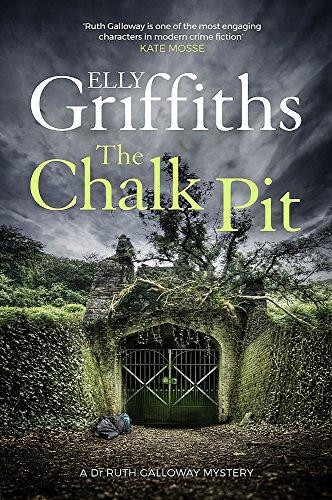 The Chalk Pit: The Dr Ruth Galloway Mysteries 9 - Griffiths, Elly