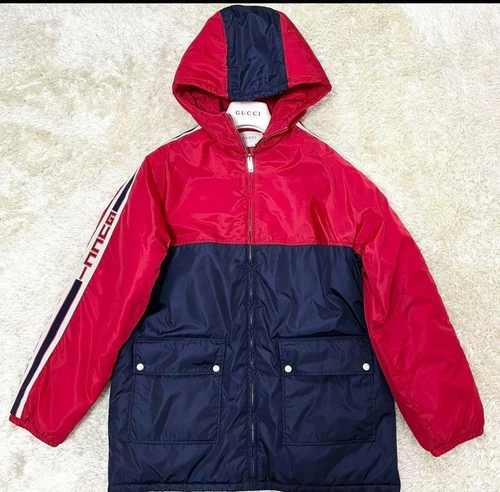 Piumino Gucci bambino rosso e navy con cappuccio taglia 12 originale e autentico