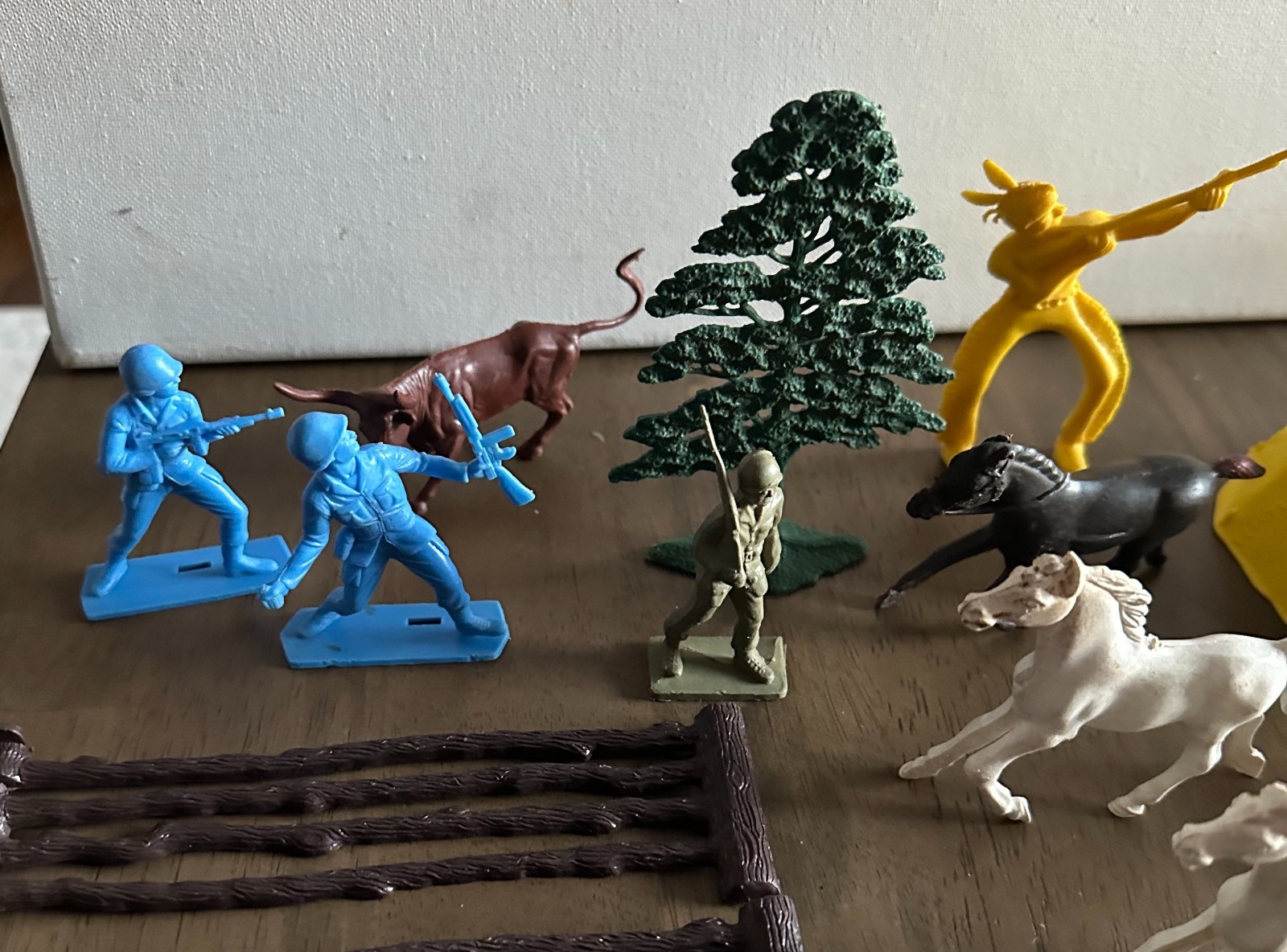 Vintage Lot of Plastic Army Military Men Animals Action Figures Toys