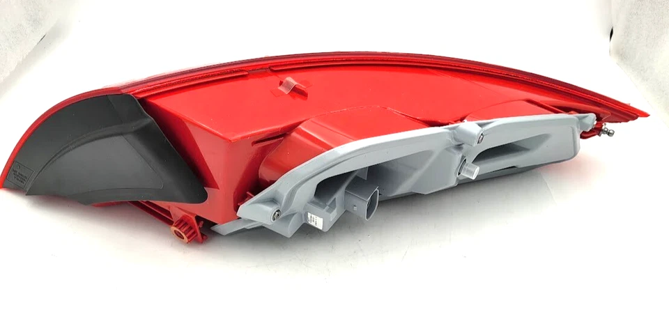 OEM 2008-2015 Audi TT Quattro Rear Left Driver Side Tail Lamp - 8J0-945-095-M Foto 3 de 4