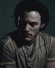 LUKE EVANS signed Autogramm 20x25cm BEAUTY AND THE BEAST in Person autograph COA