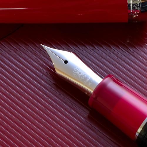 BRAND NEW WANCHER X SAILOR Queen of Hearts 18K Fountain Pen - Picture 6 of 7