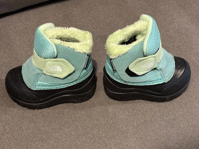 Botas The Northface para niños pequeños talla 5 Alpenglow II color coral amanecer Foto 2 de 4