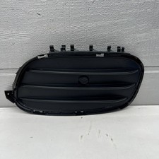 Mercedes-Benz GLA W156 X156 2016 Vorne rechts Unteres Gitter dreiteilig vorne