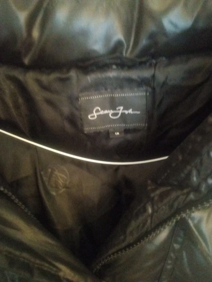 Capucha Sean John negra brillante acolchada de piel sintética 1X para mujer 60 % plumón Giii Foto 4 de 4