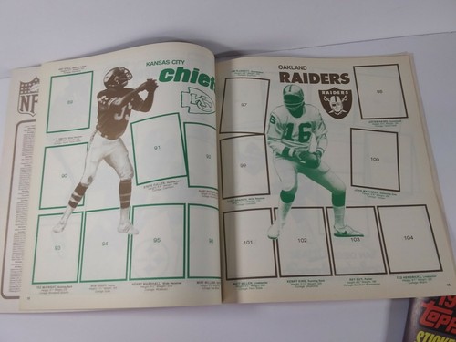 Lot 2 Vtg 1981 & 1982 Topps NFL Sticker Book Phil Simms Jaworski Manning C8B - Picture 10 of 12