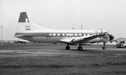 FAA, Convair 340, N250, à Rhein Main AFB, en 1970, taille 35 mm NÉGATIF - Photo 1/1