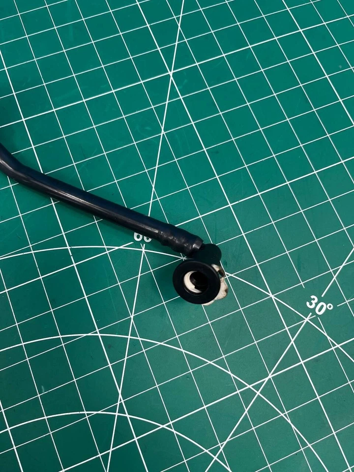 Chevrolet Equinox 2010-2015 bote de evaporación de terreno tubo de purga GM Foto 4 de 4