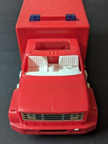 Vintage Ambulance Toy Montgomery Plastic Metro Fire District Emergency Vehicule - Picture 4 of 19