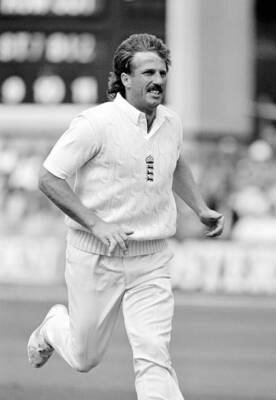 Ian Botham leaves the field after dislocating his finger whi- Old Cricket Photo