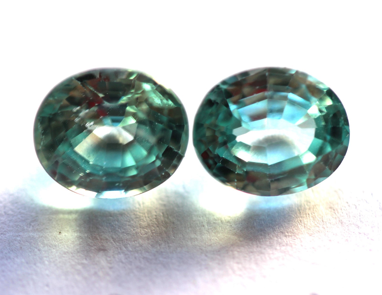 Zircons Bleus du Cambodge de 3.24 ct pour la création de boucles d'oreilles