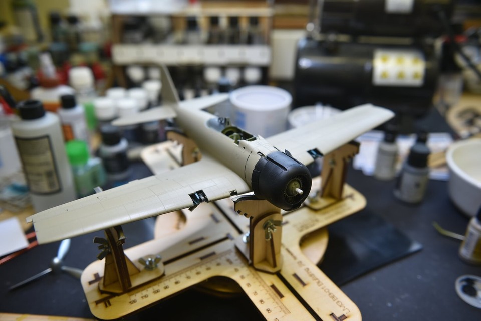 Airplane building berth 1/72, 1/48, 1/32, 1/144 For plastic models LMG