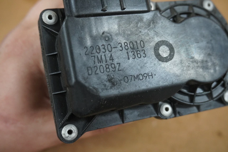 2007 2008 2009 2010 Lexus LS460 4.6L Engine Throttle Body Unit OEM 2203038010 Foto 4 de 4