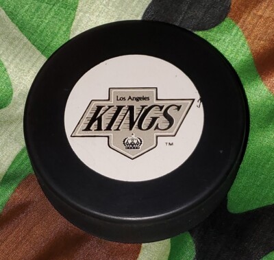 LOS ANGELES KINGS NHL INGLASCO + VEGUM MFG. PUCK MADE IN   +   VINTAGE 