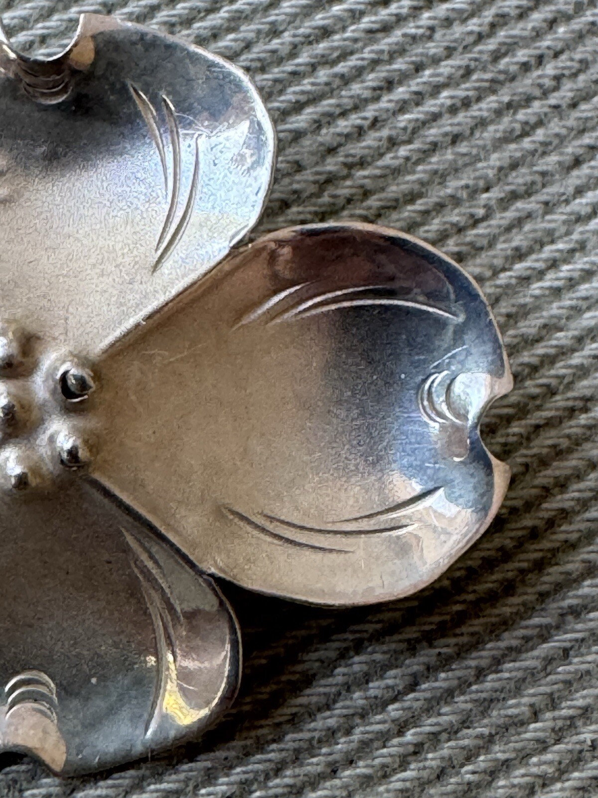 STUART NYE Sterling Silver  925 Vintage Single Flower Petals 1.5” Brooch Pin