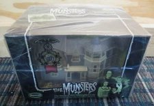 MOEBIUS PREBUILT MUNSTERS HOUSE . FACTORY PAINTED & ASSEMBLED  CASE FRESH SEALED