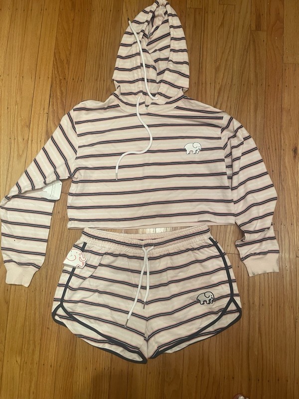 NWT&D Ivory Ella Cropped Sweatshirt and Matching Shorts; Size: Medium