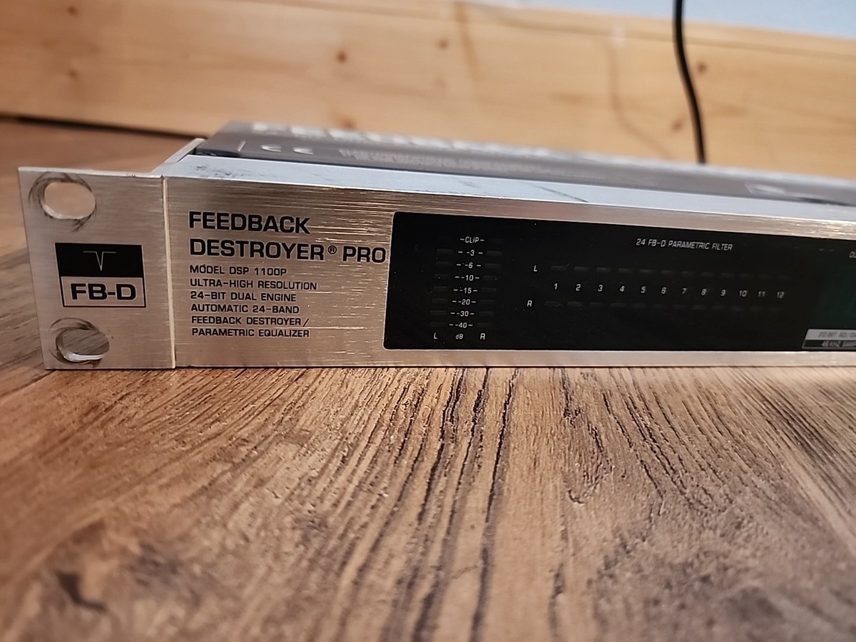 BEHRINGER FEEDBACK DESTROYER 「DSP 1100P」 Behringer Feedback Destroyer Pro Model DSP-1100P 24 Bit Dual