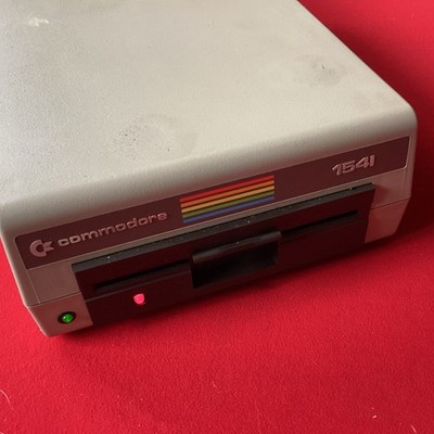 Commodore 1541 5,25'' Diskettenlaufwerk plus Extras - ungetestet Einschalten + Handbuch