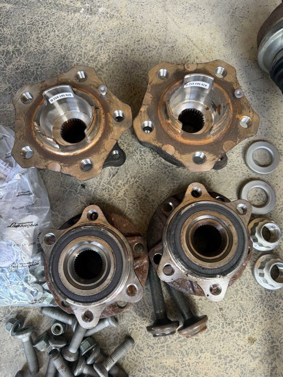 Lamborghini Aventador S Wheel Hub / Rear Axle