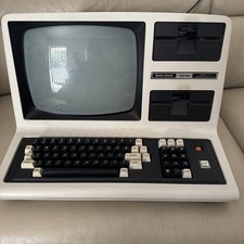 Vintage Computer  radio shack TRS-80  model 4...