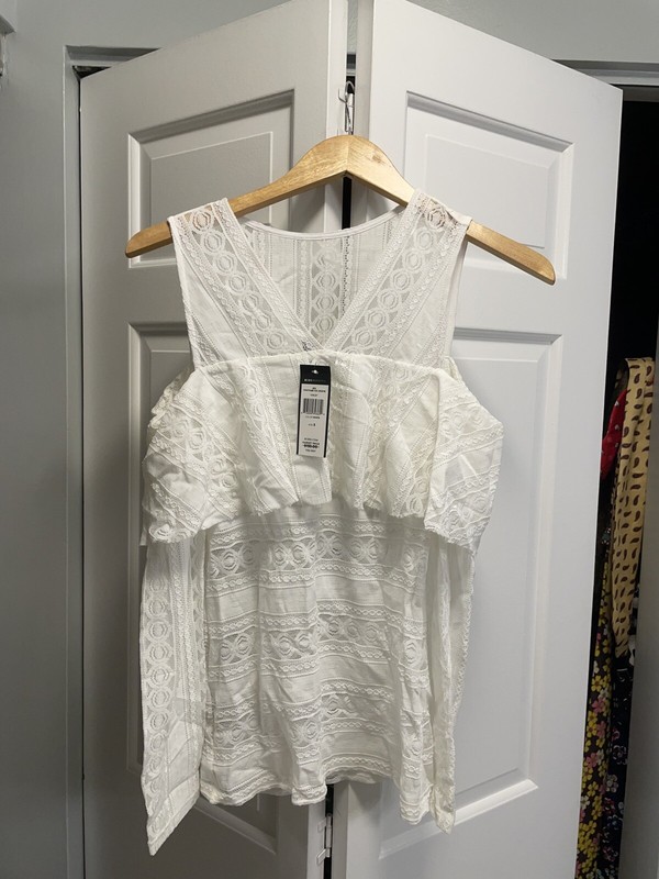 BCBG White Lace Cold Shoulder top sz S NWT
