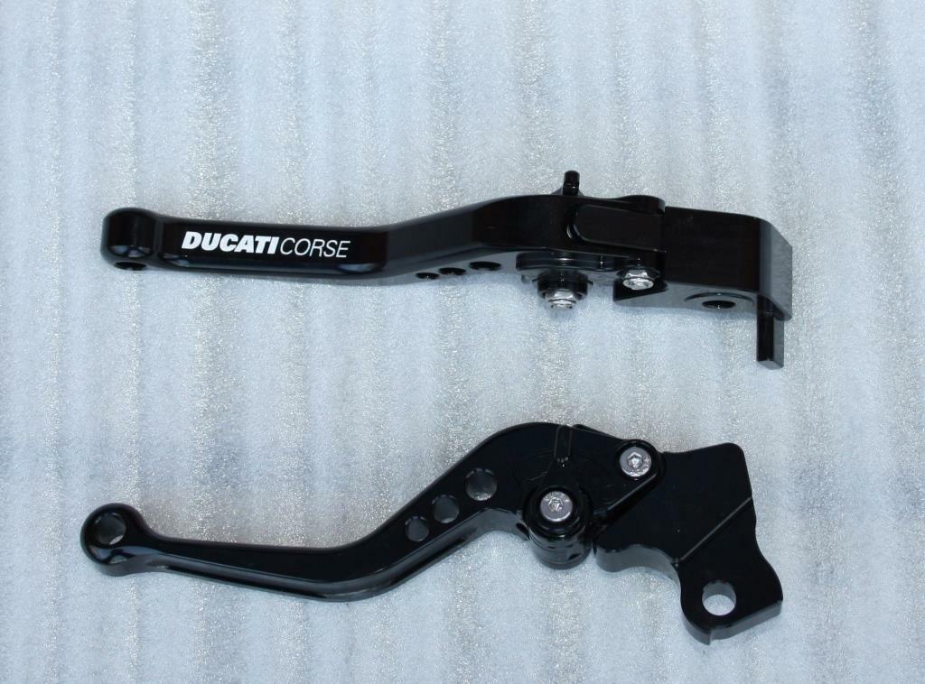 Leviers courts Ducati Scrambler noirs pour réduire la fatigue des mains