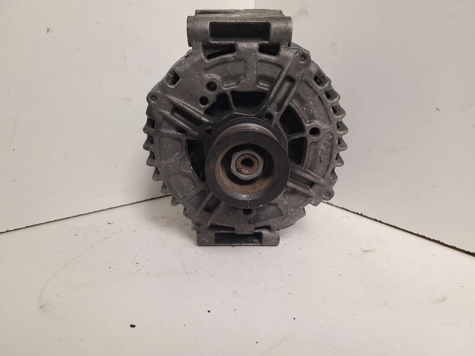 Alternador usado se adapta a: Mercedes-Benz Mercedes clase s 221 2008 tipo S550 AWD a través de Foto 2 de 4