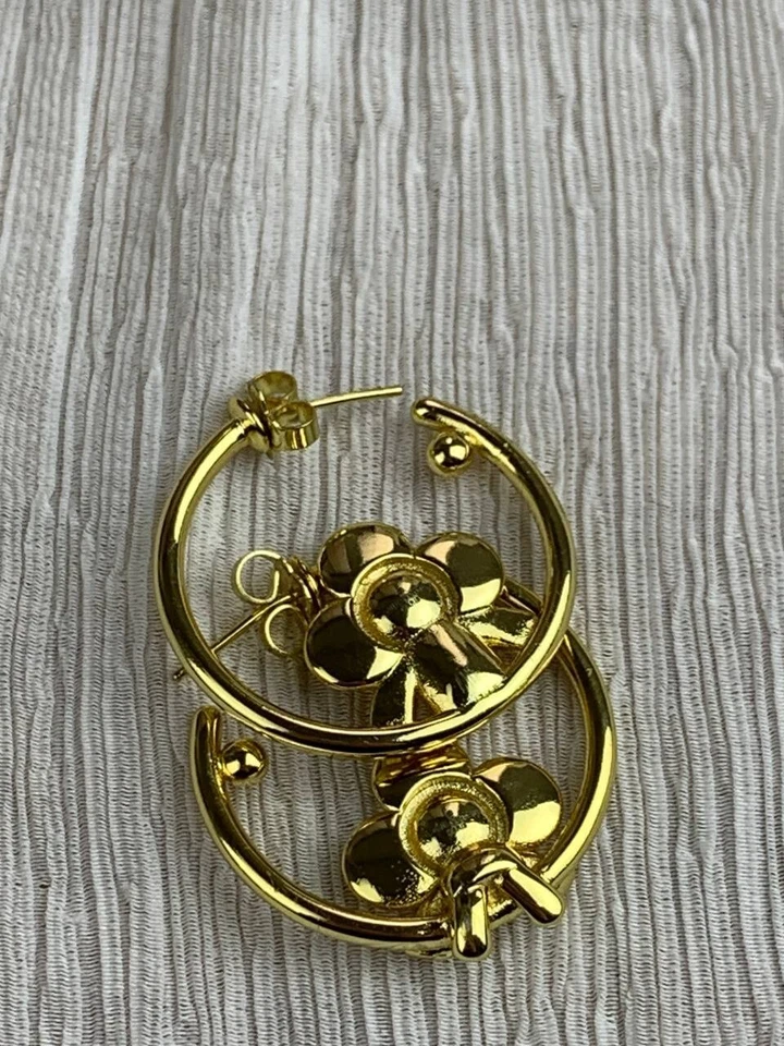 Pendientes de aro de oro Louis Vuitton Foto 4 de 4