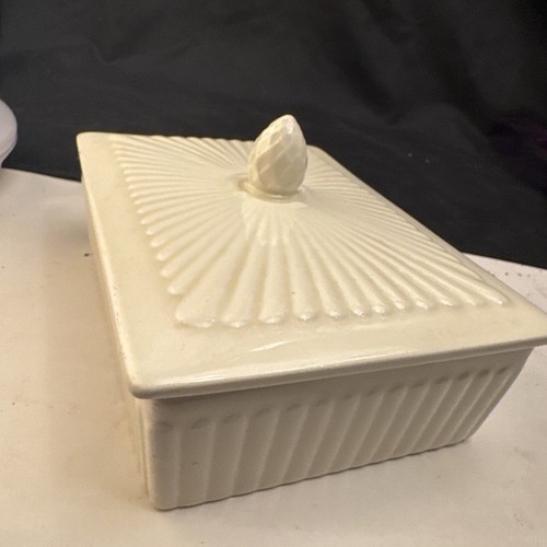 Caja de baratija de colección de Etruria Wedgwood y Barlaston EDME 5" crema en relieve - Imagen 15 de 16
