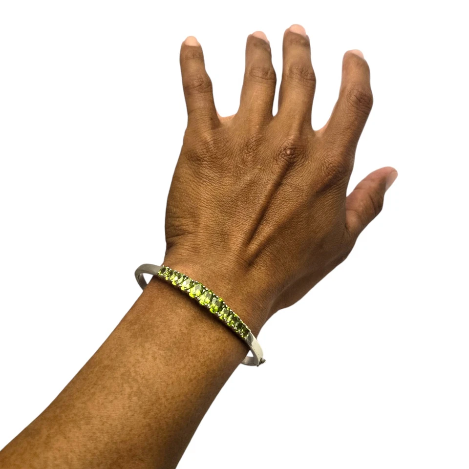 Vintage Retired Sterling Silver Natural Peridot Hinged Bangle Bracelet - Image 4 of 4