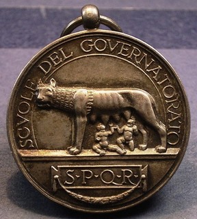 VENTENNIO MEDAGLIA SCUOLE DEL GOVERNATORATO / AL MERITO 1930 ARGENTO