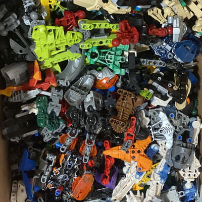 Lego 100 Random Bionicle Technic and / or Hero Factory Pieces Parts Bulk Genuine