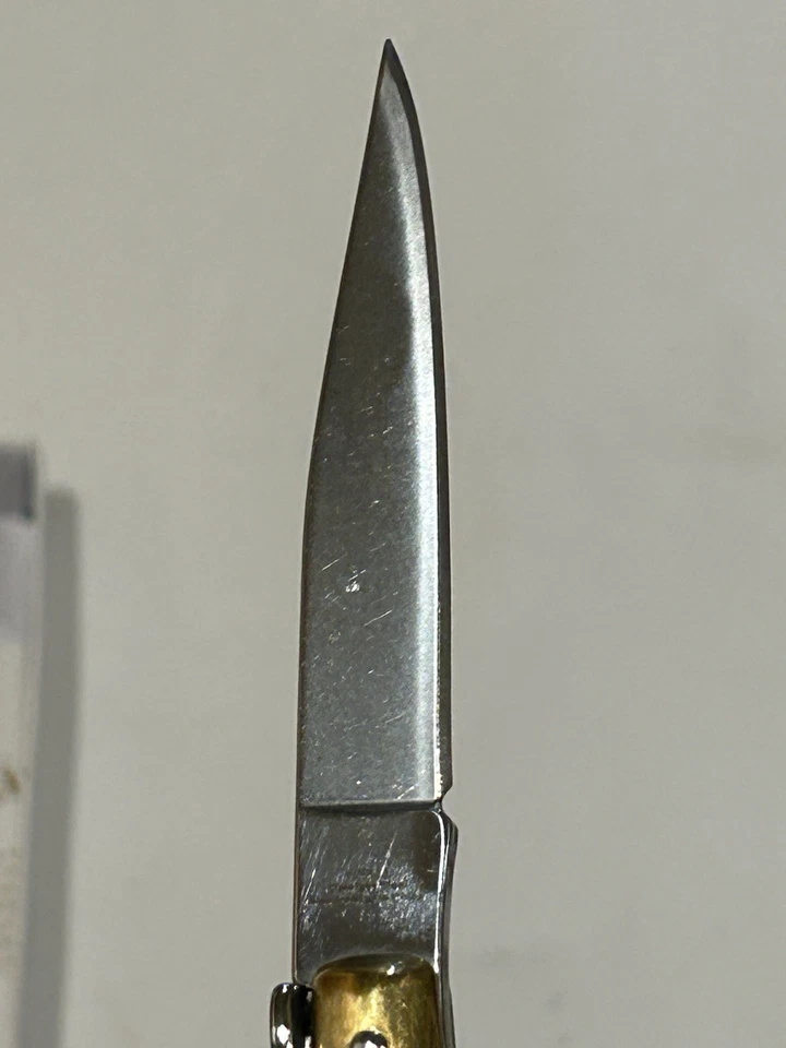 Cuchillo de bolsillo azul hoja de bloqueo plegable manual premium Kissing Crane Stiletto certificado de autenticidad Foto 3 de 4