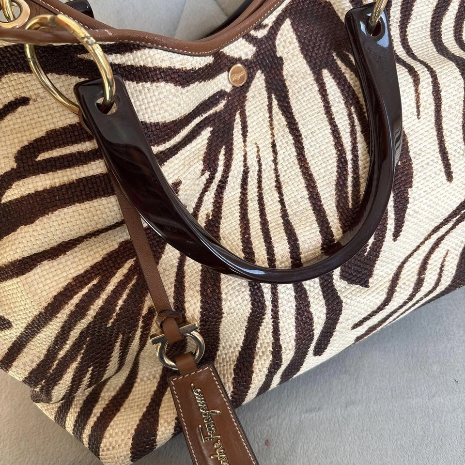 Bolso de Mano Salvatore Ferragamo Mujer Material de Lino Edición Limitada Muy Buen Estado Raro Eleg Foto 3 de 4