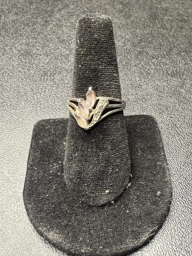 VINTAGE 925 Sterling Silver 3 Stone Amethyst With Small Accent Stones Size 7