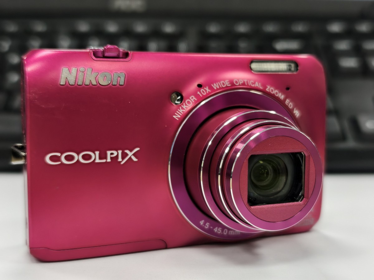 Nikon COOLPIX S6300 16.0MP Compact Digital Camera 10X Optical Zoom
