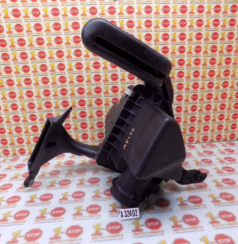 2008-2009 FORD FOCUS AIR CLEANER BOX ASSEMBLY 9S4Z-9600-A OEM - Image 4 of 4