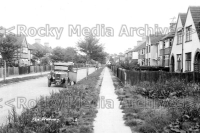 rww-43 The Warren, Hounslow, London. Photo