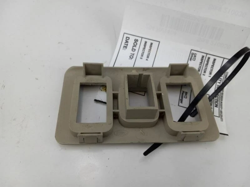 Land Rover Discovery 2004 puerta del conductor ventana moldura bisel Foto 3 de 3