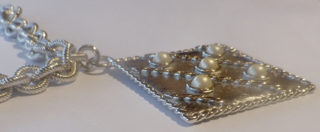 Collier Vintage Multi-rangs Perles Grises Couleur Argent - Chaîne Bijou - Occasion état Impeccable